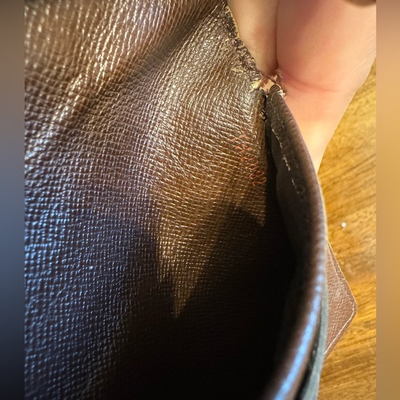 LV Damier Ebene Wallet - Picture 6 of 9
